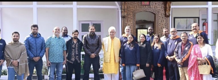 LG meets winner, runner-up teams of Legends League cricket at Raj Bhawan