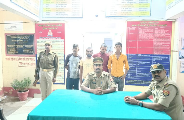 चकिया पुलिस ने चार जुआरियों को किया गिरफ्तार, 2200 रुपये नकद और मोबाइल फोन बरामद