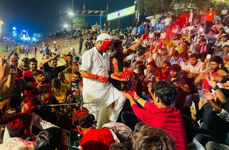 अस्सी घाट पर पारम्परिक फागुआ महोत्सव का आयोजन
