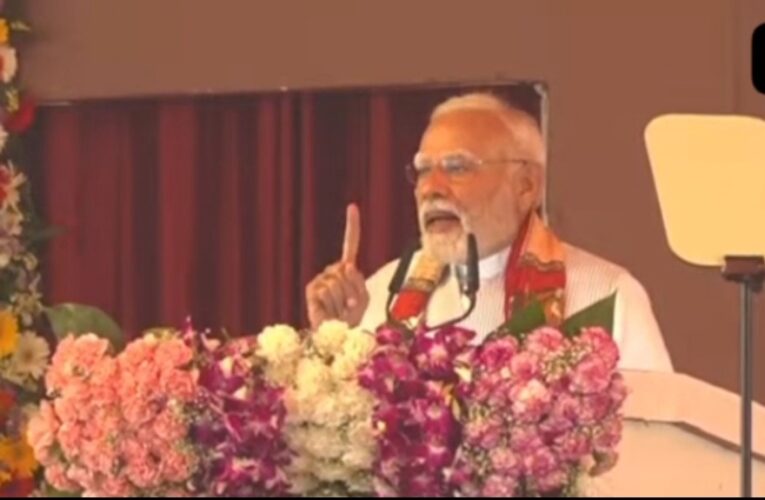 पीएम मोदी का वाराणसी दौरा: “काशी हमार हौ, हम काशी के हौ”, CM योगी ने किया स्वागत, विकास का उत्सव