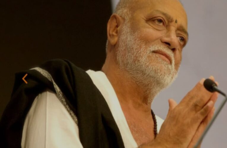काशी विवाद: मोरारी बापू ने कथा के दौरान मांगी माफी, कहा – “काशी के लोग बड़े हैं, हम छोटे लोग हैं”
