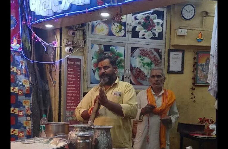 वाराणसी में रातों-रात चला बुलडोज़र: लंका क्षेत्र में 35 दुकानों पर गिरी गाज, मशहूर “पहलवान लस्सी” व चाची कि दुकान भी जमींदोज